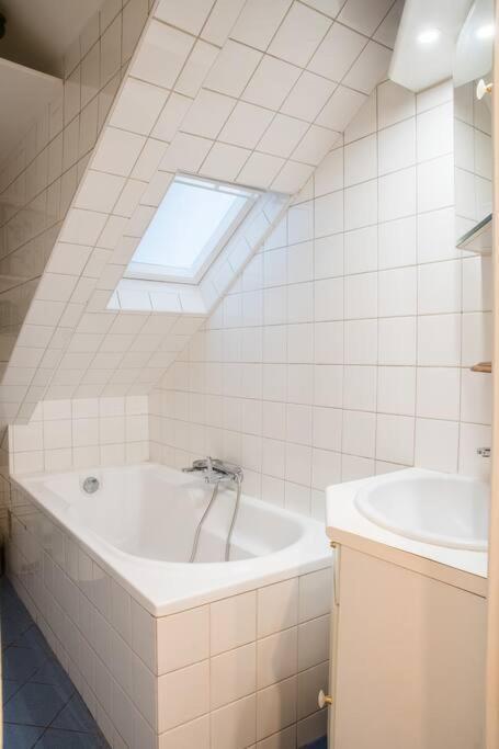 Spacious Studio In Paris Hyper Center - Smart Tv & Wifi - 4P Buitenkant foto